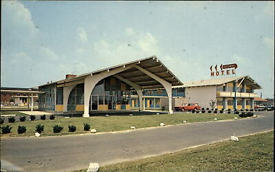 Gateway Motor Inn ~ New Castle Delaware ~ 1960s Dodge? Station Wagon ~ Postcard